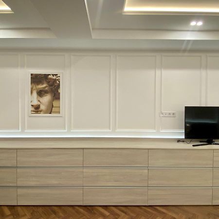 Modern Classic 2 Bedroom Apartment Near Most City Dnjepropetovsk Buitenkant foto