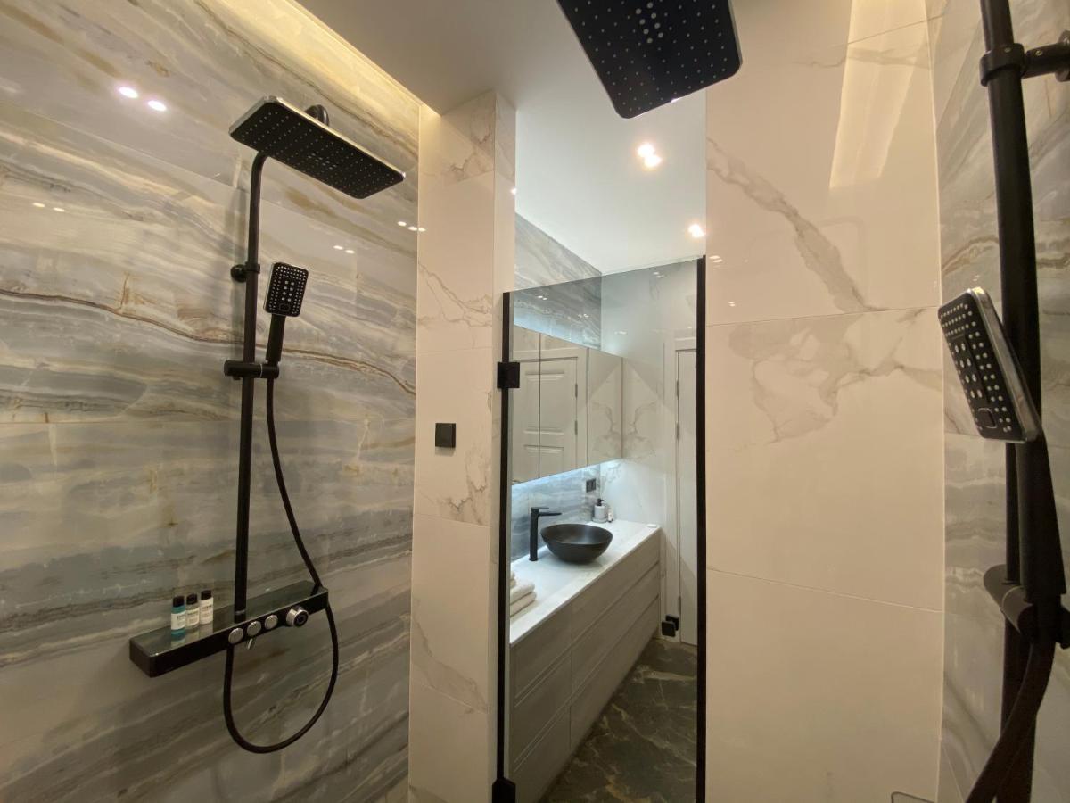 Modern Classic 2 Bedroom Apartment Near Most City Dnjepropetovsk Buitenkant foto