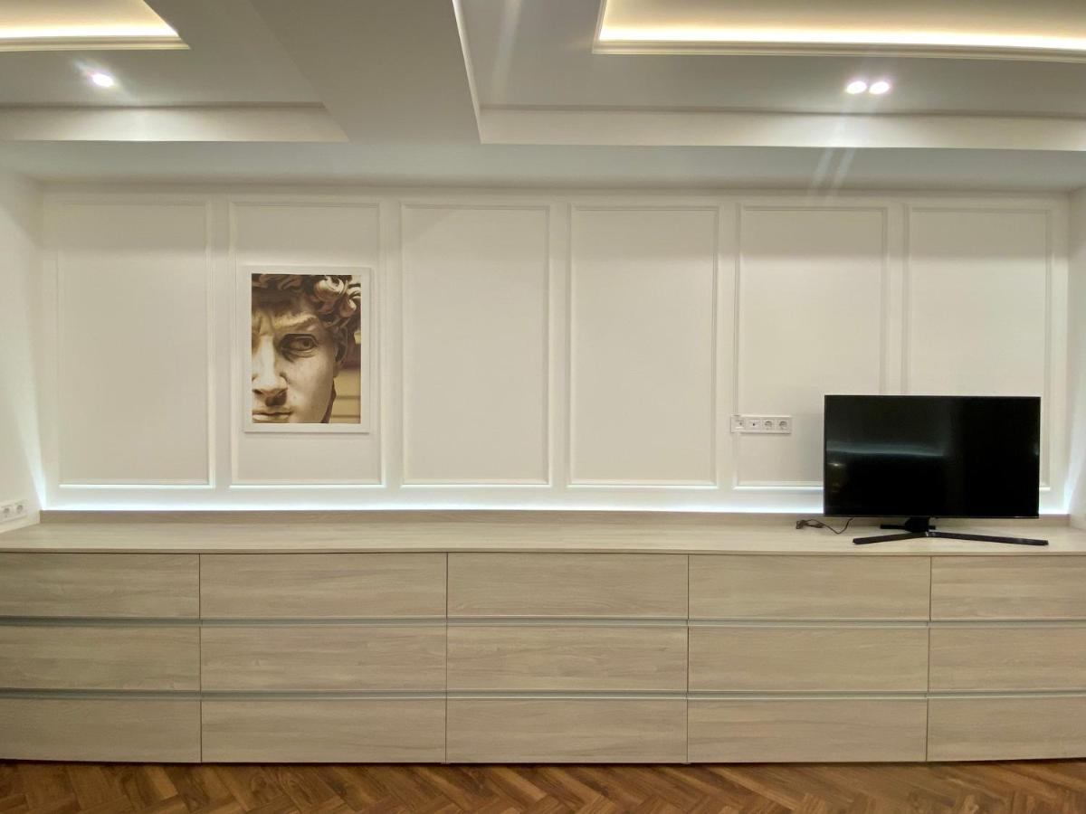 Modern Classic 2 Bedroom Apartment Near Most City Dnjepropetovsk Buitenkant foto